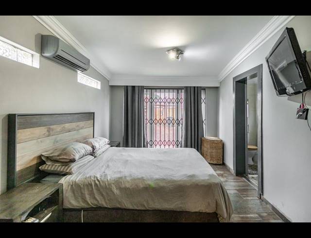 7 BEDROOM HOUSE FOR SALE IN RACEVIEW